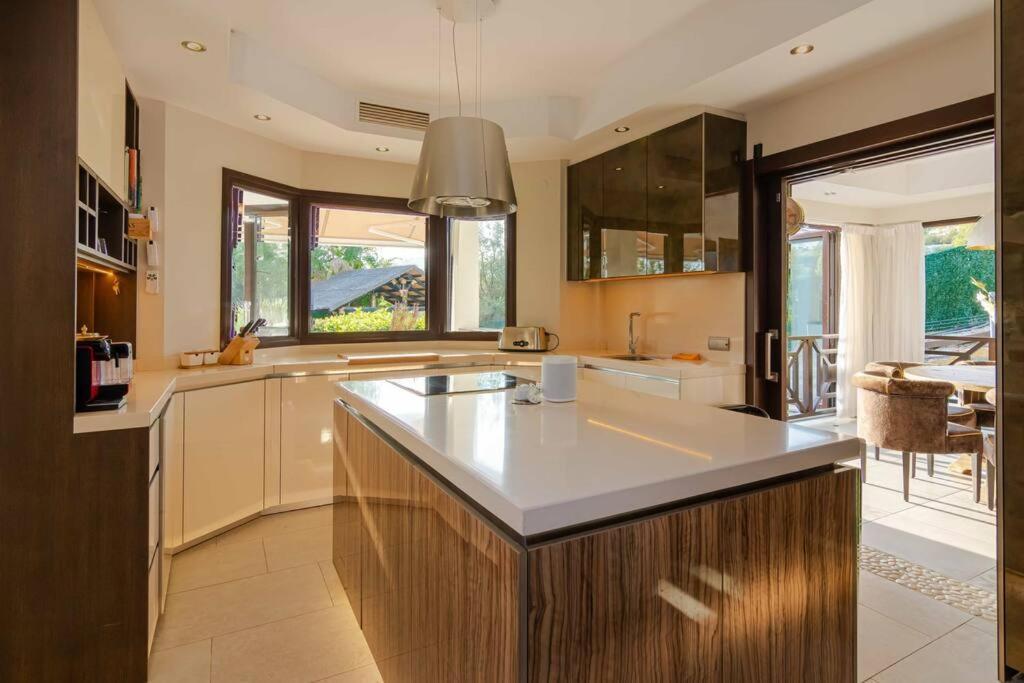 Villa Stunning And Spacious In - Casa Luz